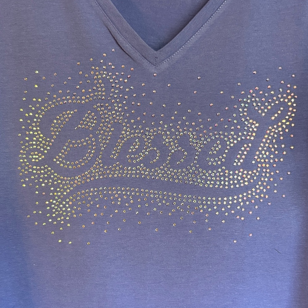 Perfect and purple! Comfy t-shirt with beautiful sparkles!
